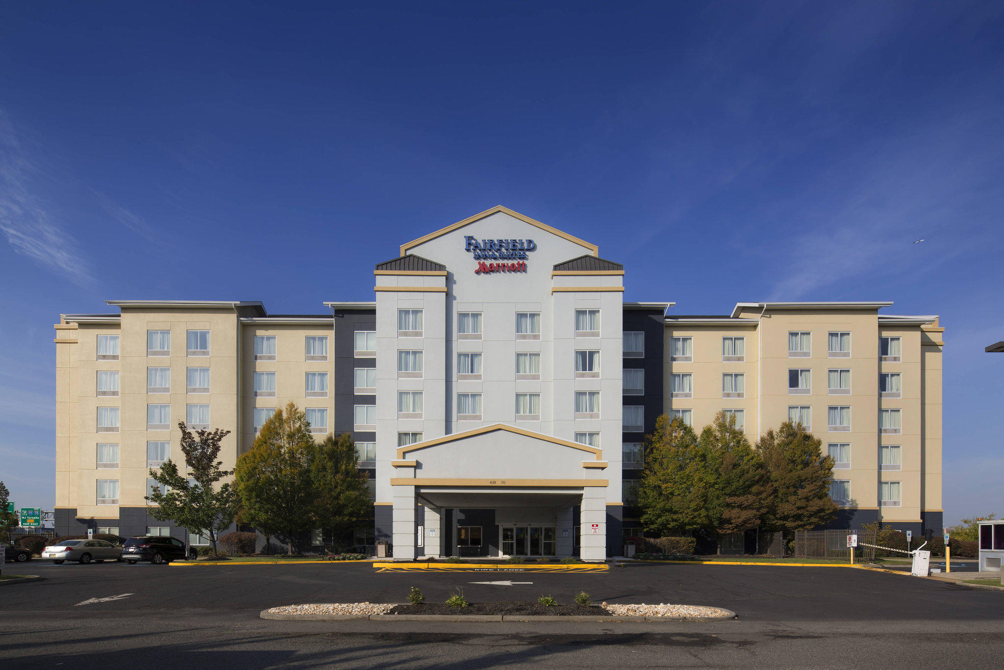 Fairfield Inn & Suites by Marriott Newark Liberty International Airport Photo