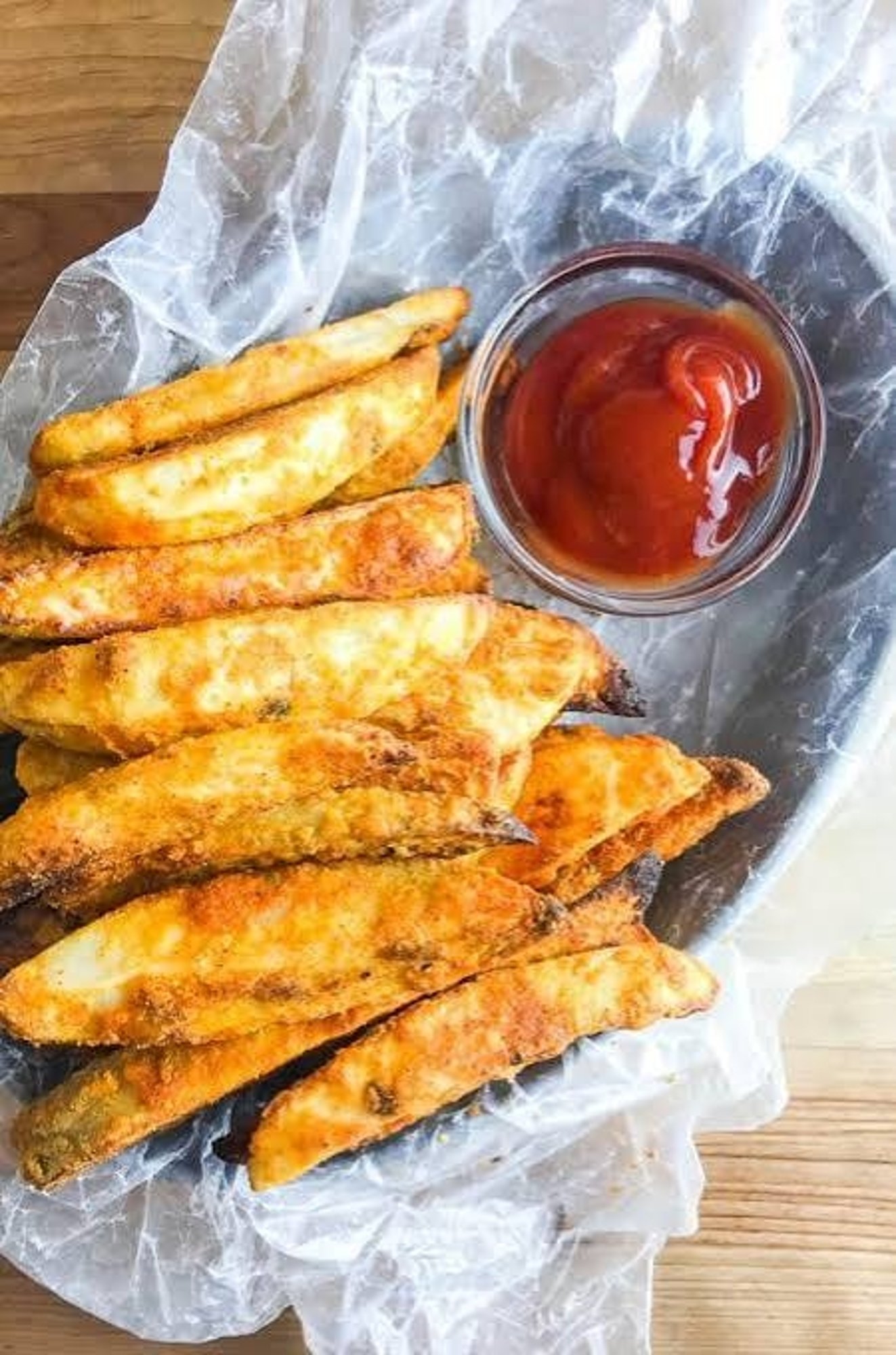 JOJO POTATOES crispy & coated in seasoning, served with dipping sauce