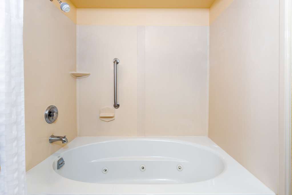 Embassy Suites by Hilton Omaha La Vista Hotel & Conference Center Image