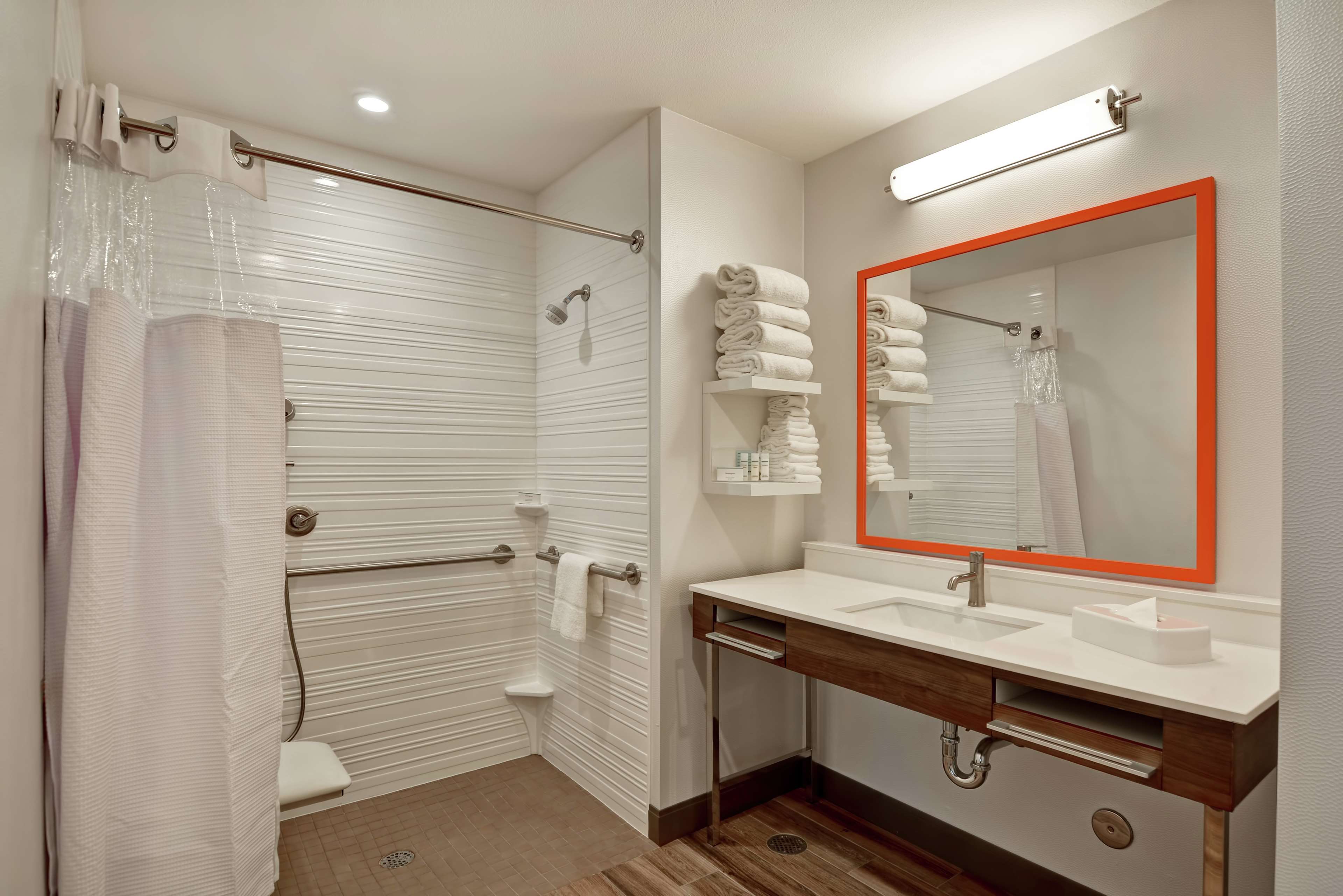 Guest room bath