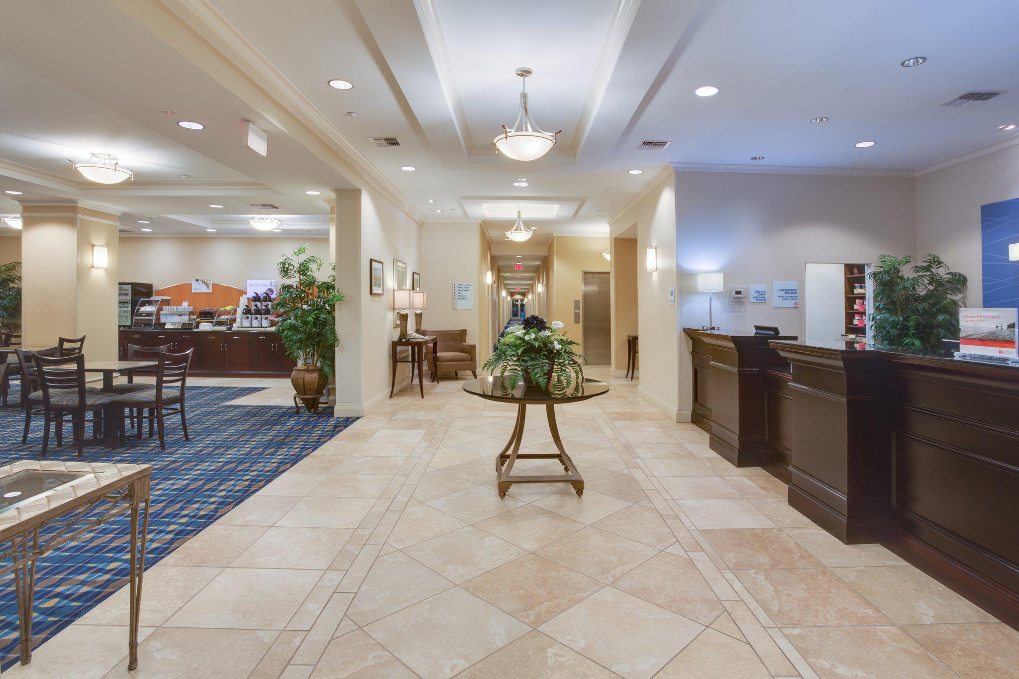 Holiday Inn Express & Suites Fort Pierce West Photo