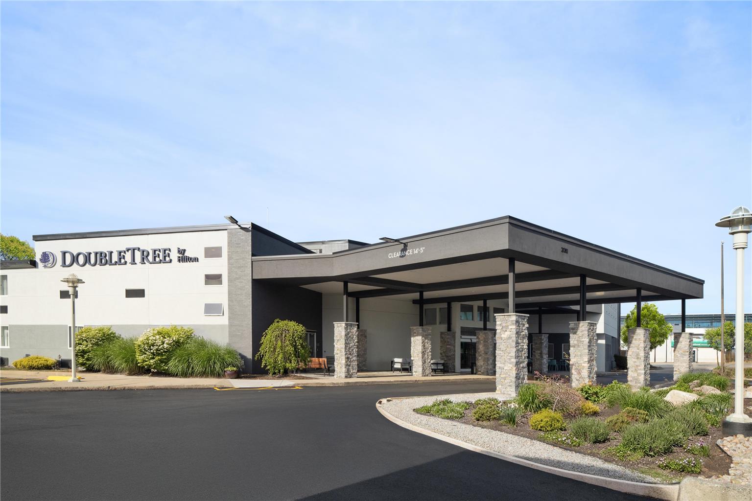 DoubleTree by Hilton Providence Airport Warwick Logo