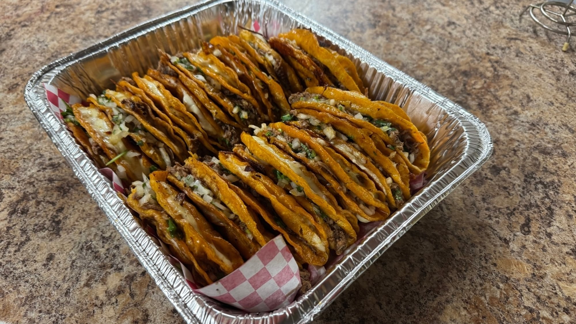 Charola Chica de Tacos de Quesabirria