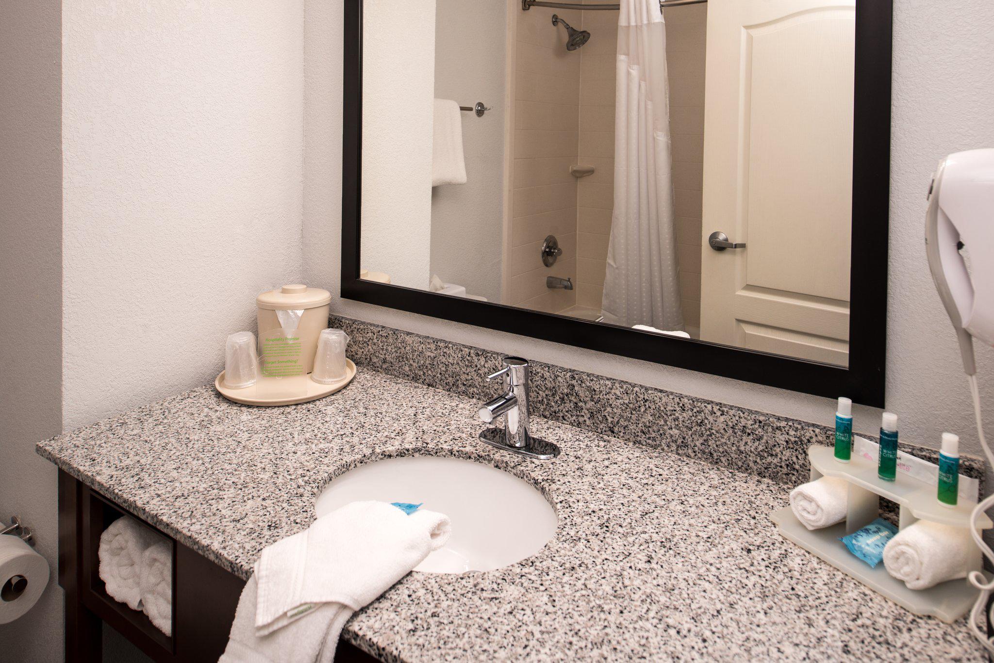 Holiday Inn Express & Suites Alamogordo Photo