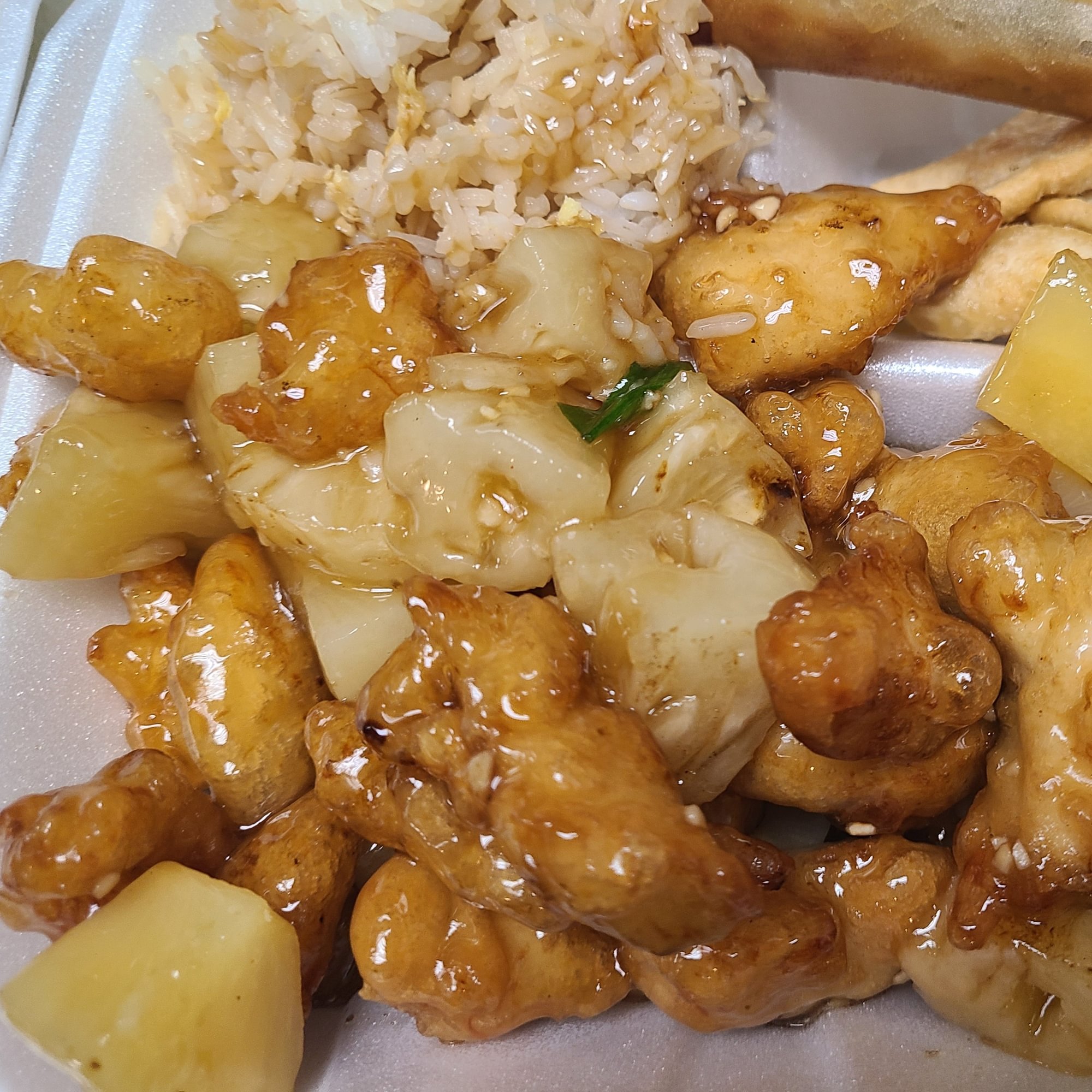 Pineapple Chicken special (includes eggroll,crab rangoon and rice)
