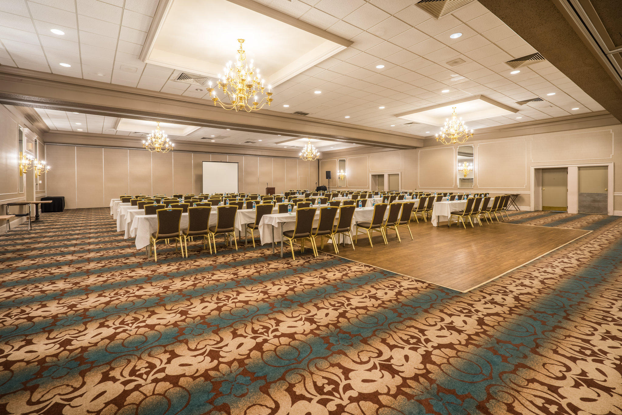 Holiday Inn Mansfield-Foxboro Area Photo