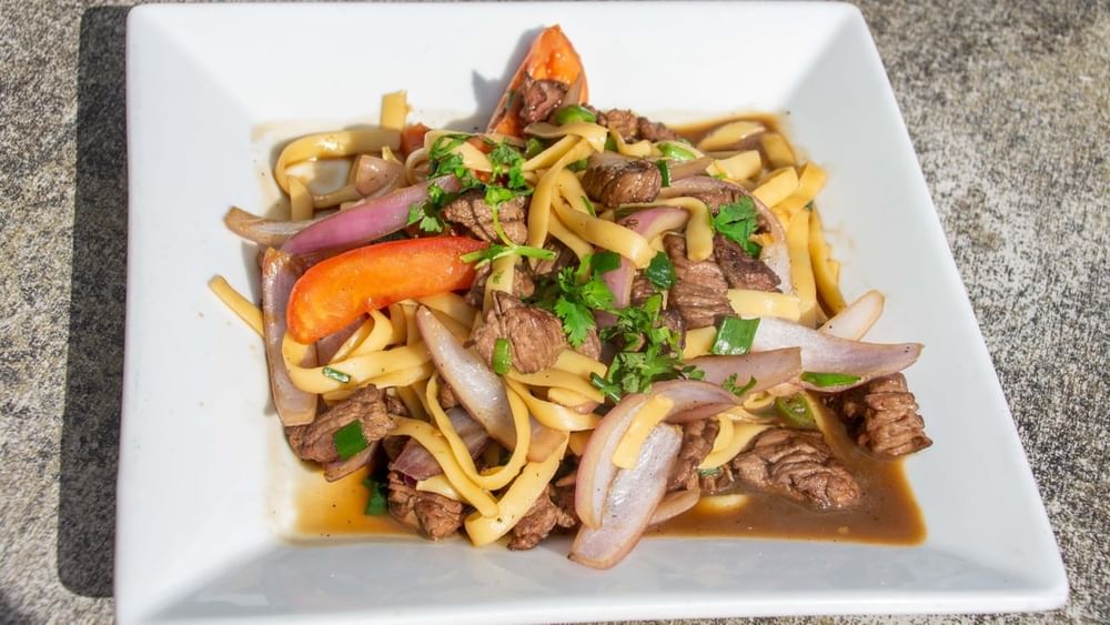 Tallarin Saltado De Mariscos