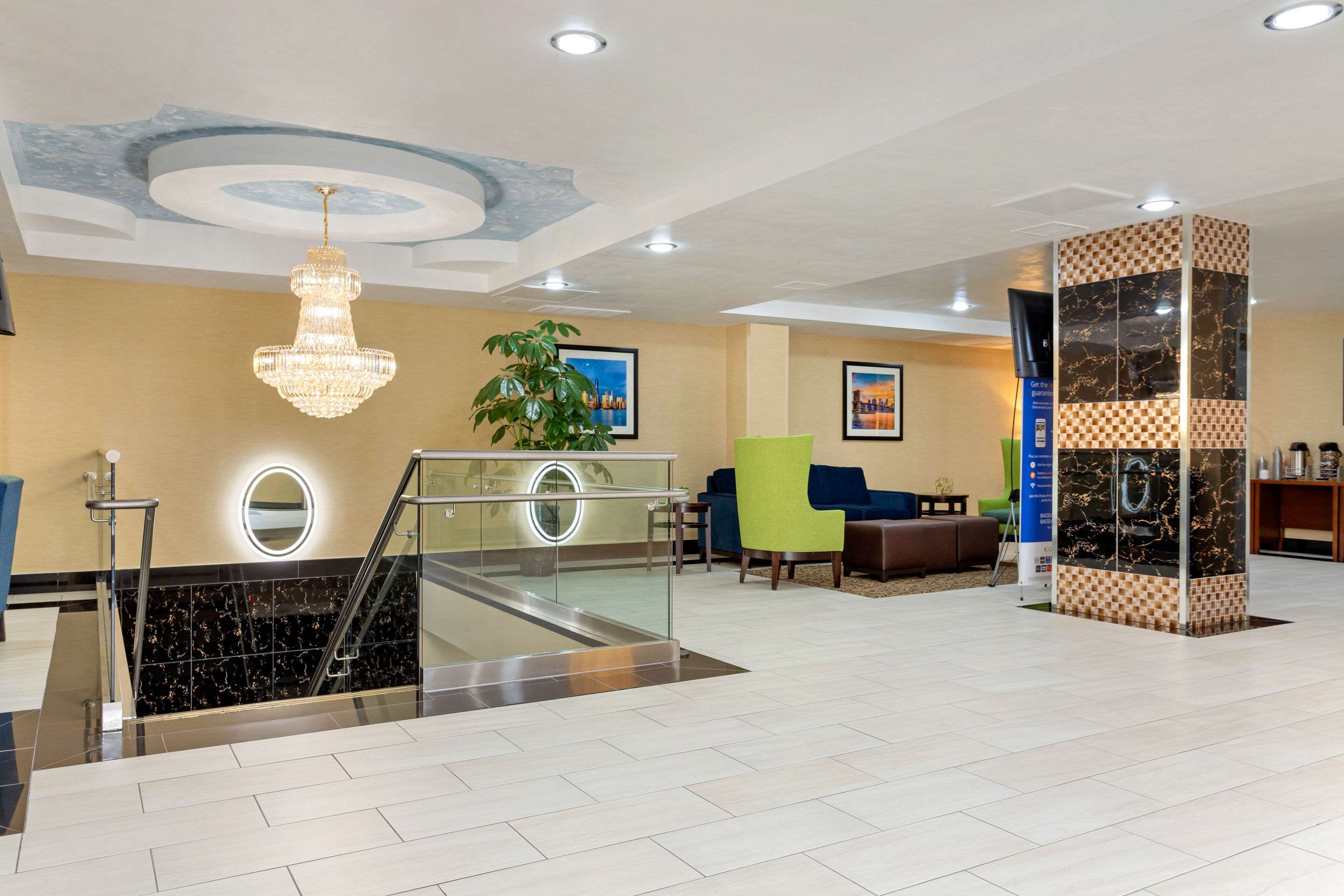 Comfort Inn & Suites Near Jfk Air Train Photo