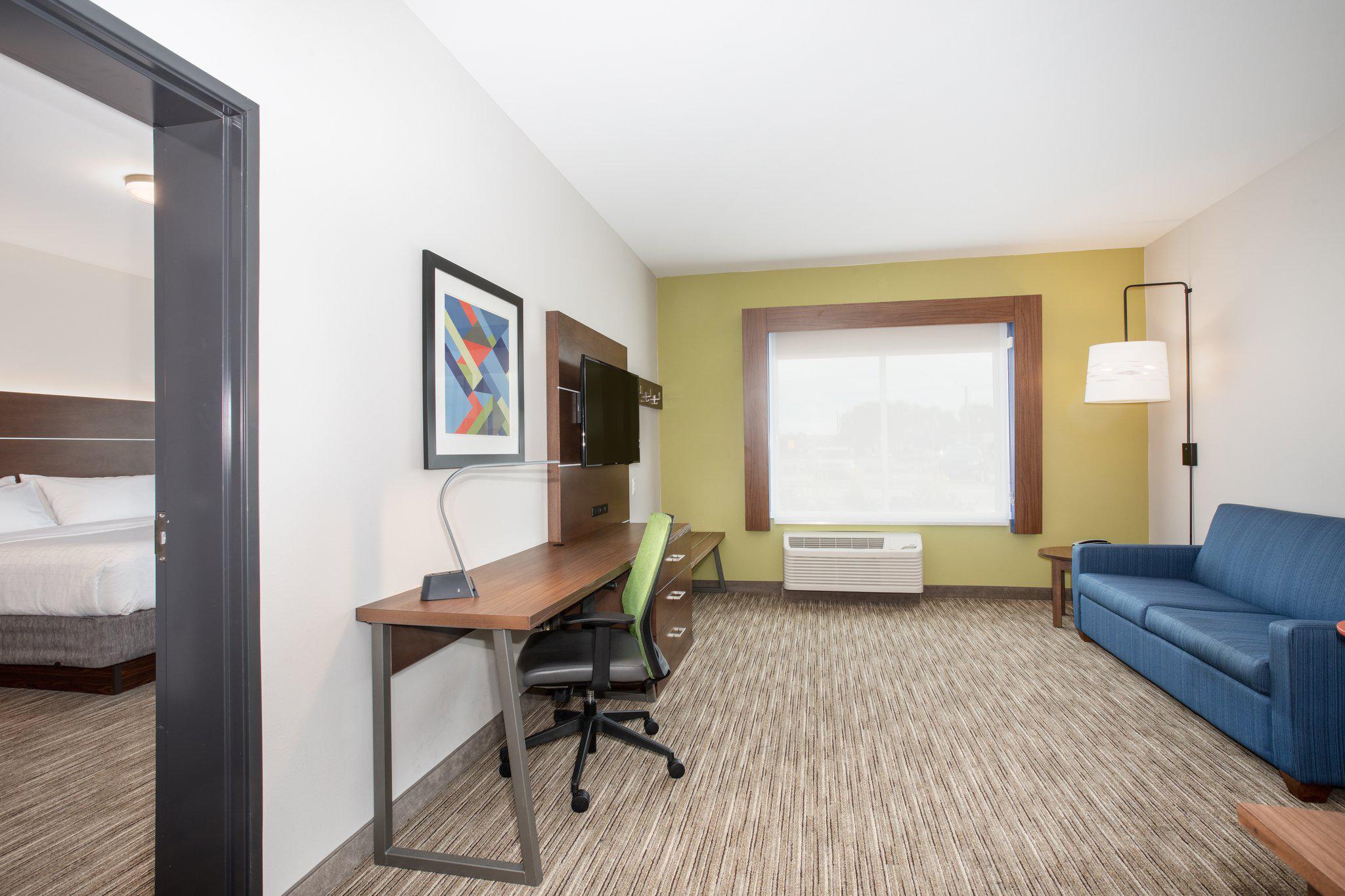 Holiday Inn Express & Suites Sterling Photo