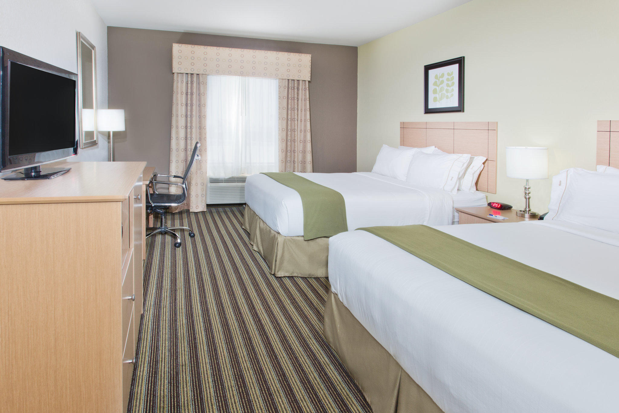 Holiday Inn Express & Suites Alvarado Photo