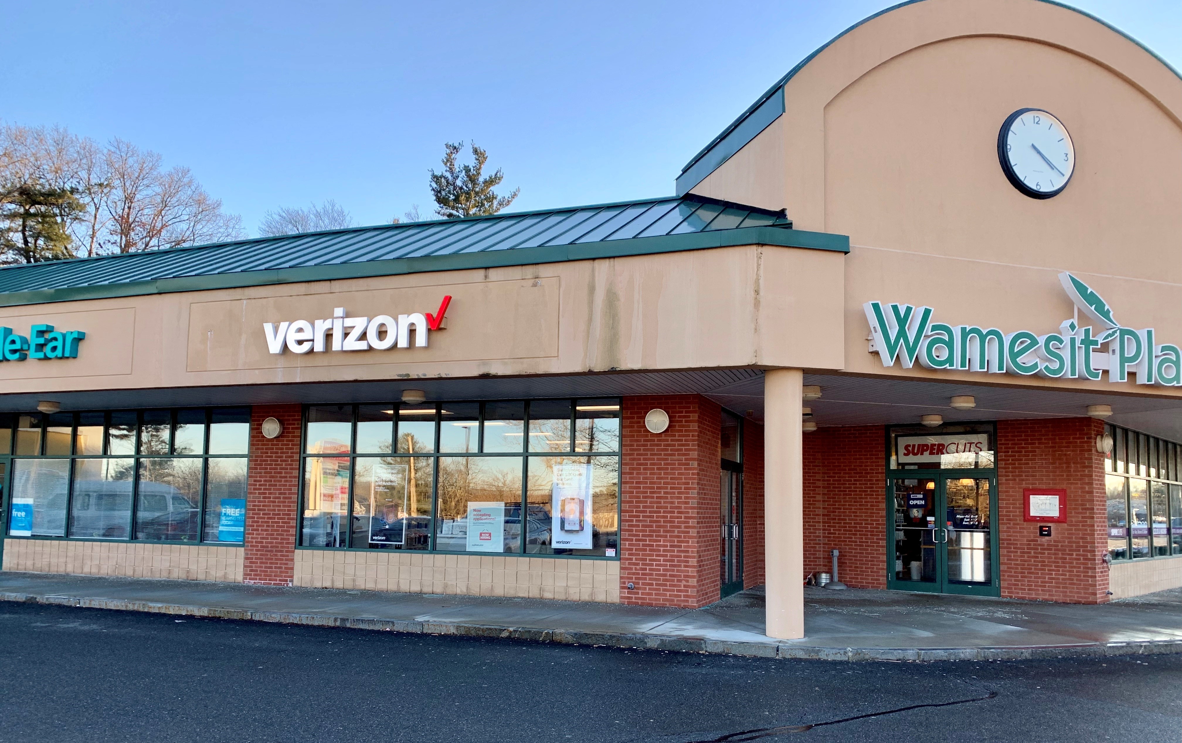 Verizon Authorized Retailer – GoWireless Photo