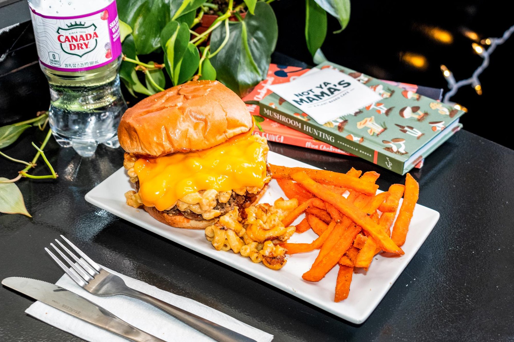 Buffalo Mac and Cheese Burger