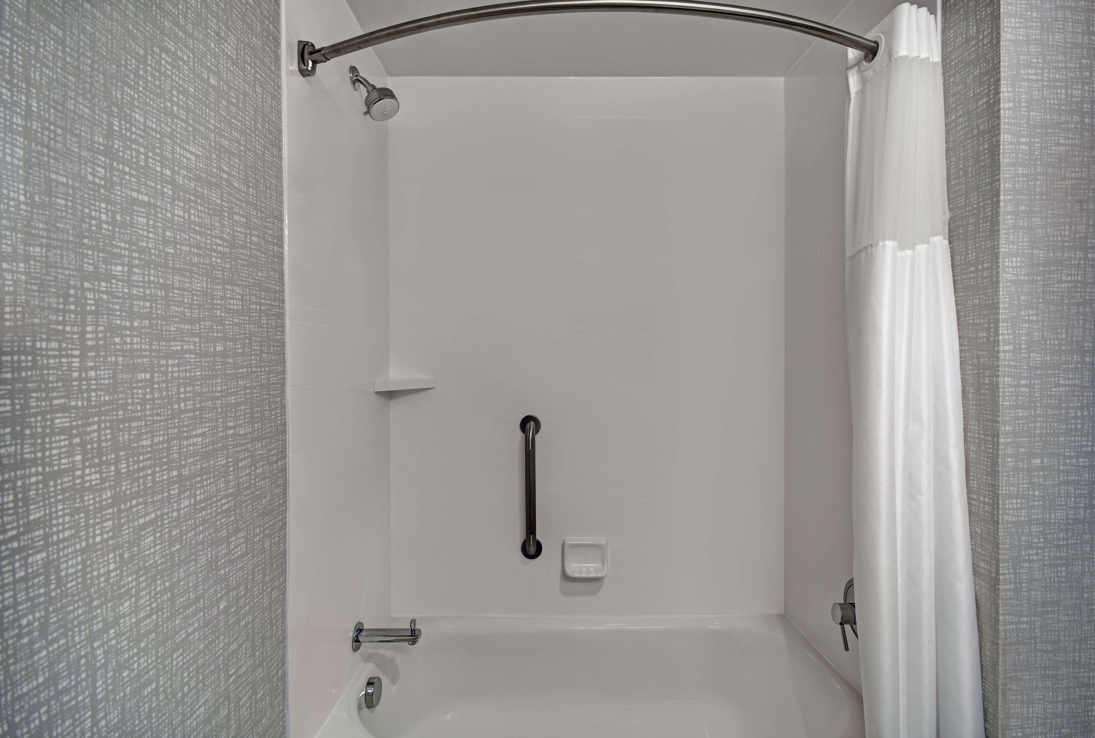 Guest room bath