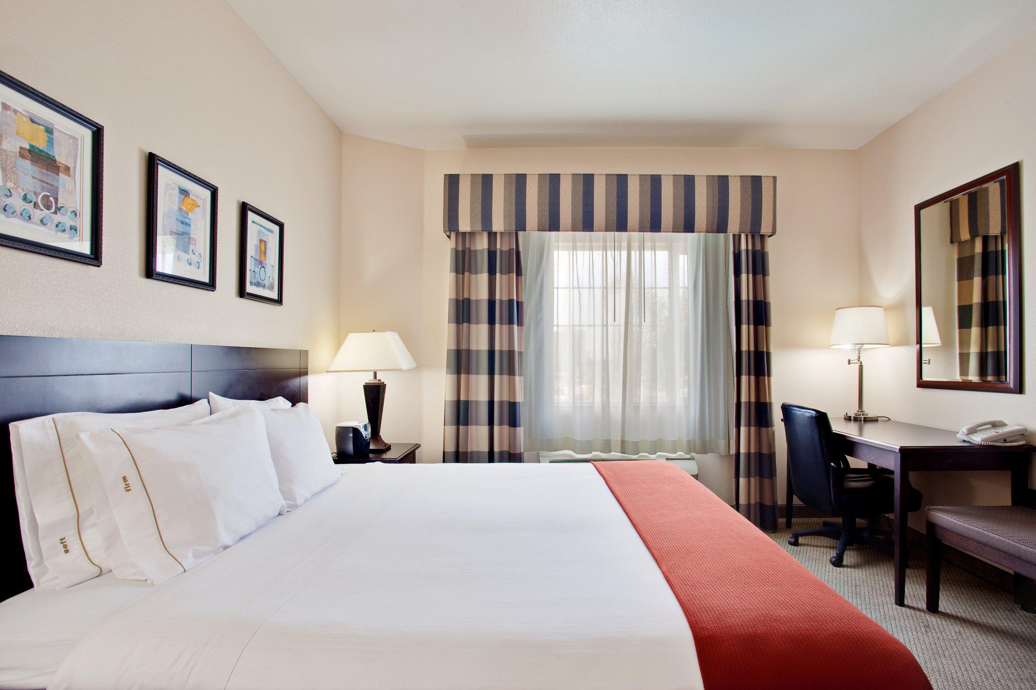 Holiday Inn Express & Suites Garden Grove-Anaheim South Photo