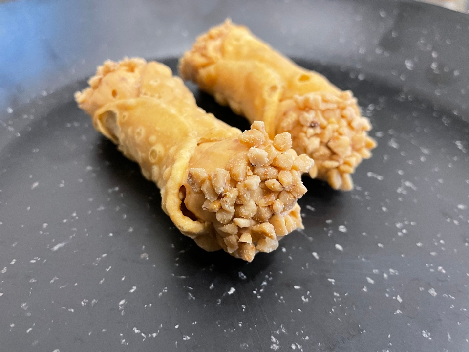 Mini Butterfinger Cheesecake Cannoli (2)