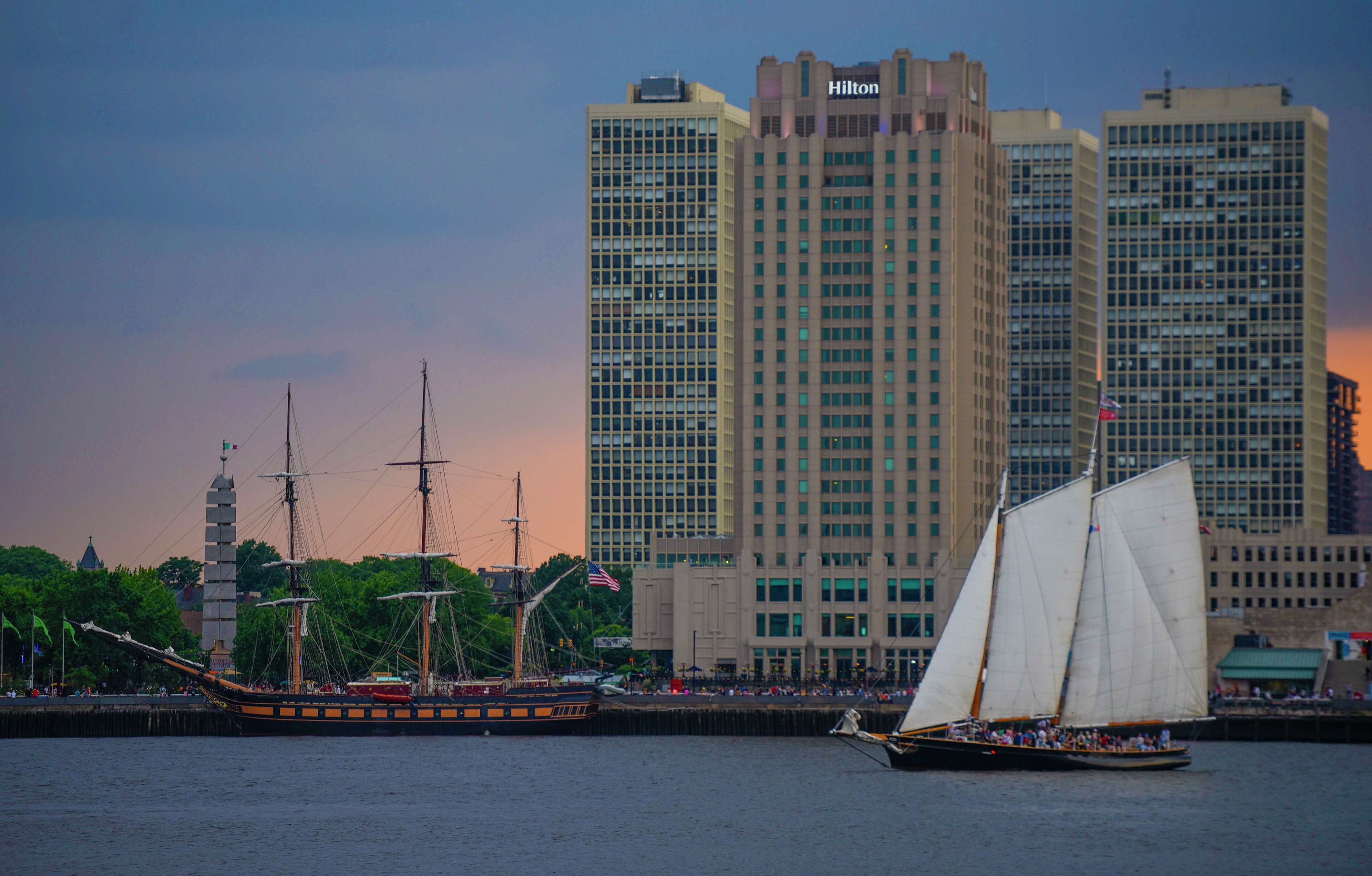 Hilton Philadelphia at Penn's Landing Photo