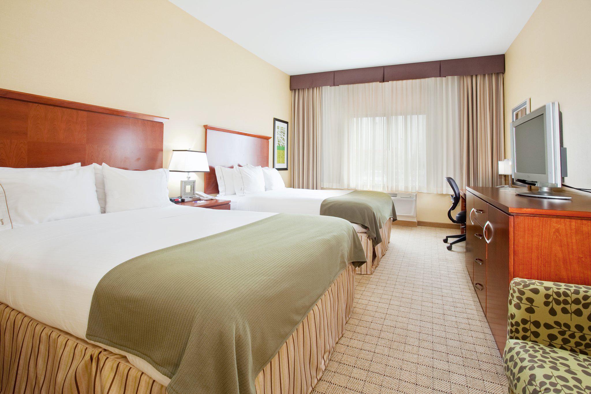 Holiday Inn Express & Suites Denver Airport Photo