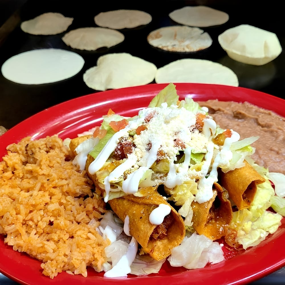 Flautas de Pollo / Crispy Rolled Tacos