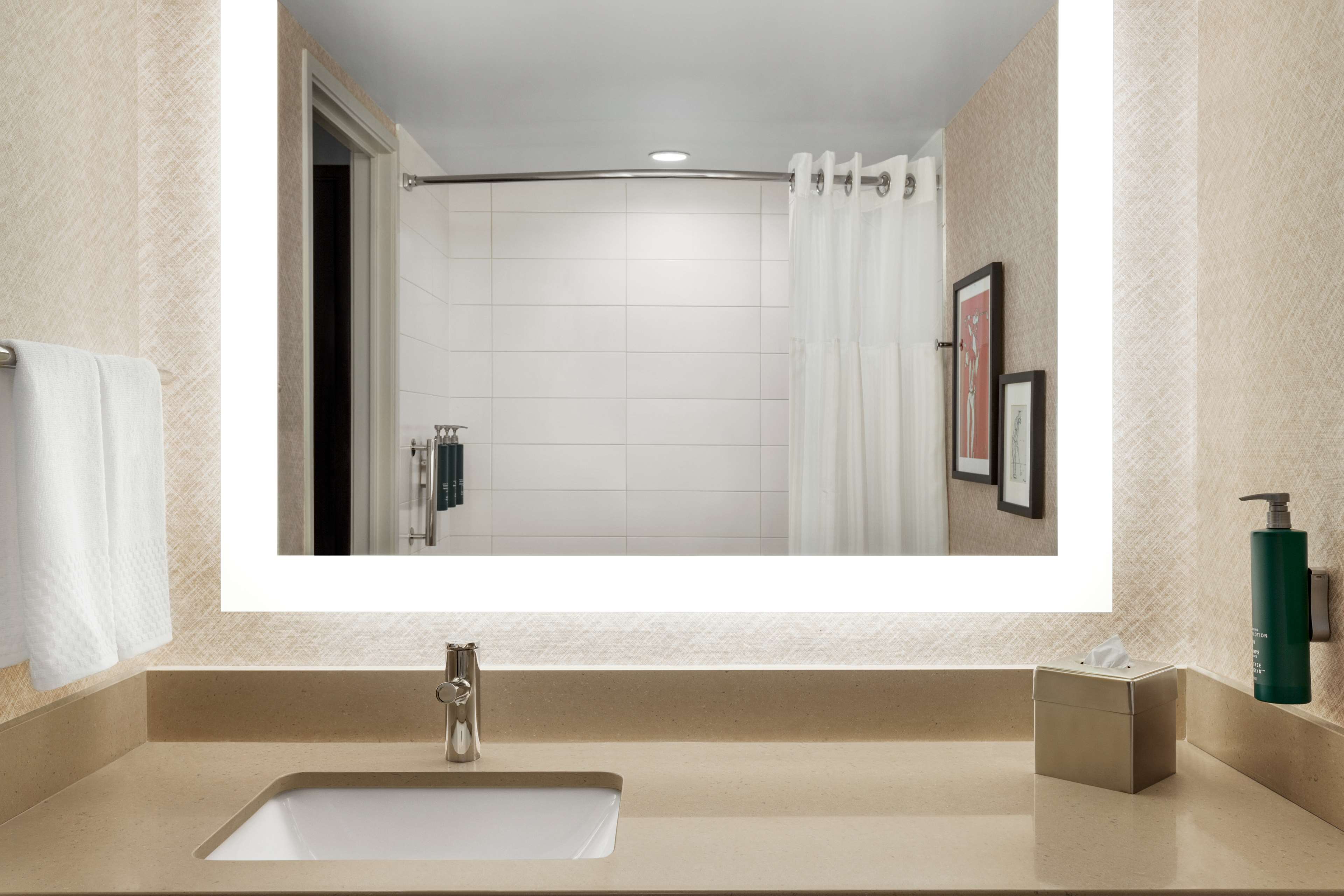 Guest room bath