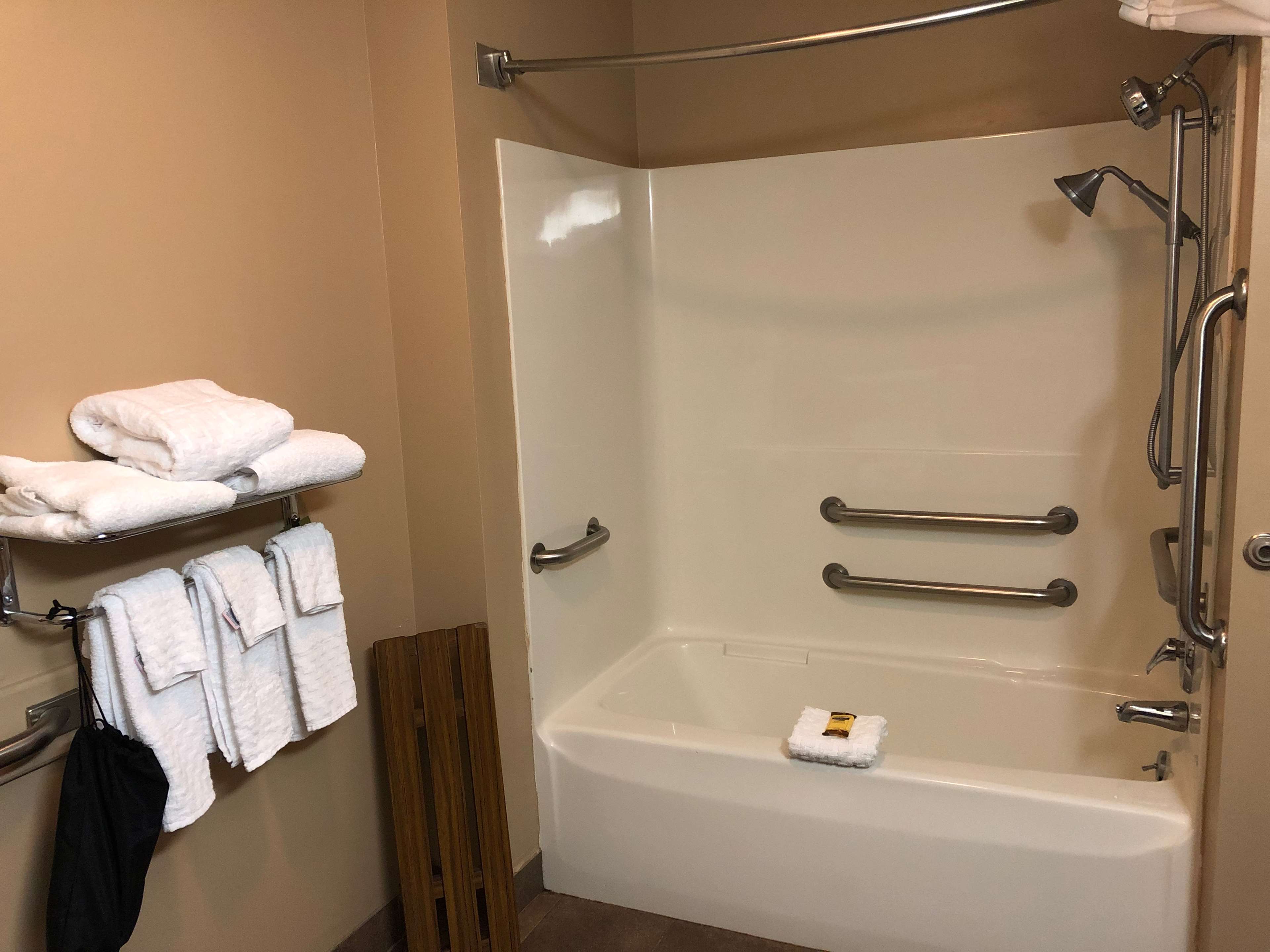 Best Western Plus Coldwater Hotel Photo