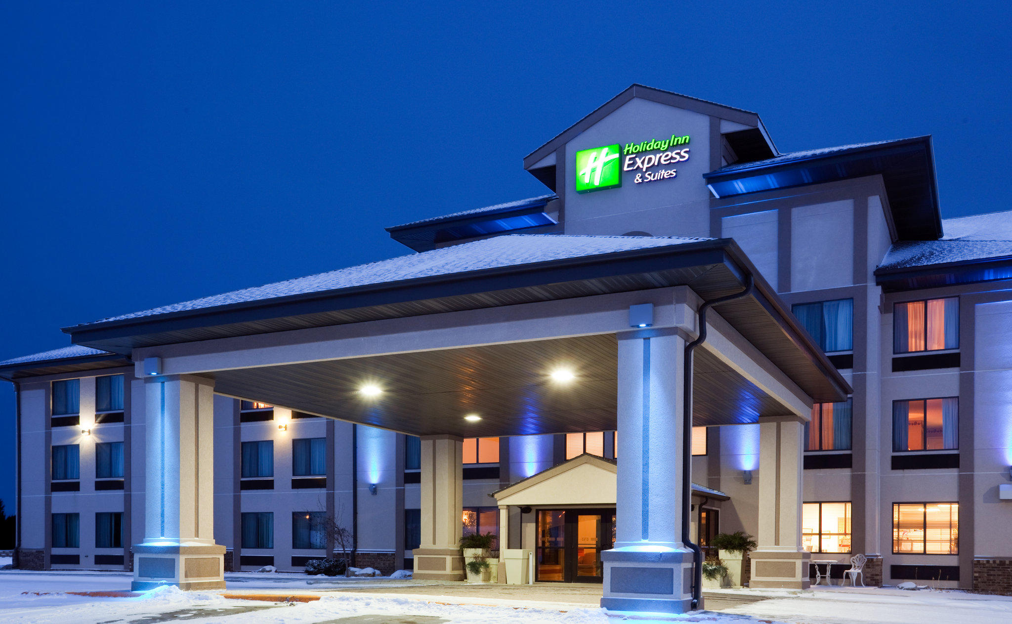 Holiday Inn Express & Suites Winner Photo