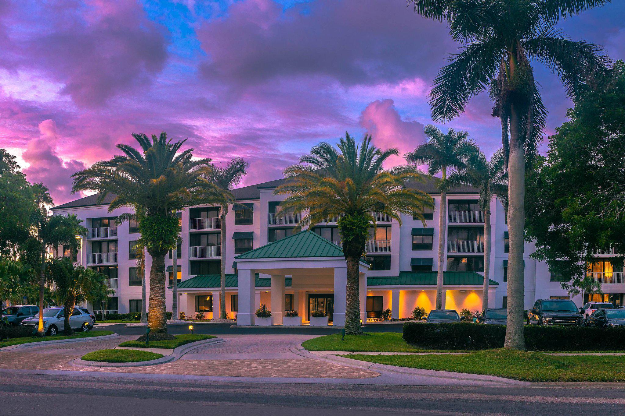 Courtyard by Marriott Naples Photo