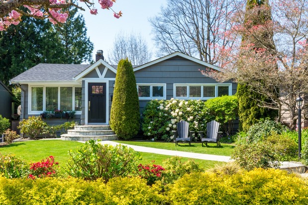 Images Jennifer Dennis, TN REALTORĀ® with Q Realty