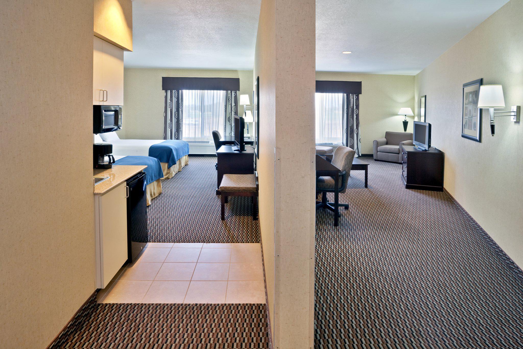 Holiday Inn Express & Suites Nampa - Idaho Center Photo