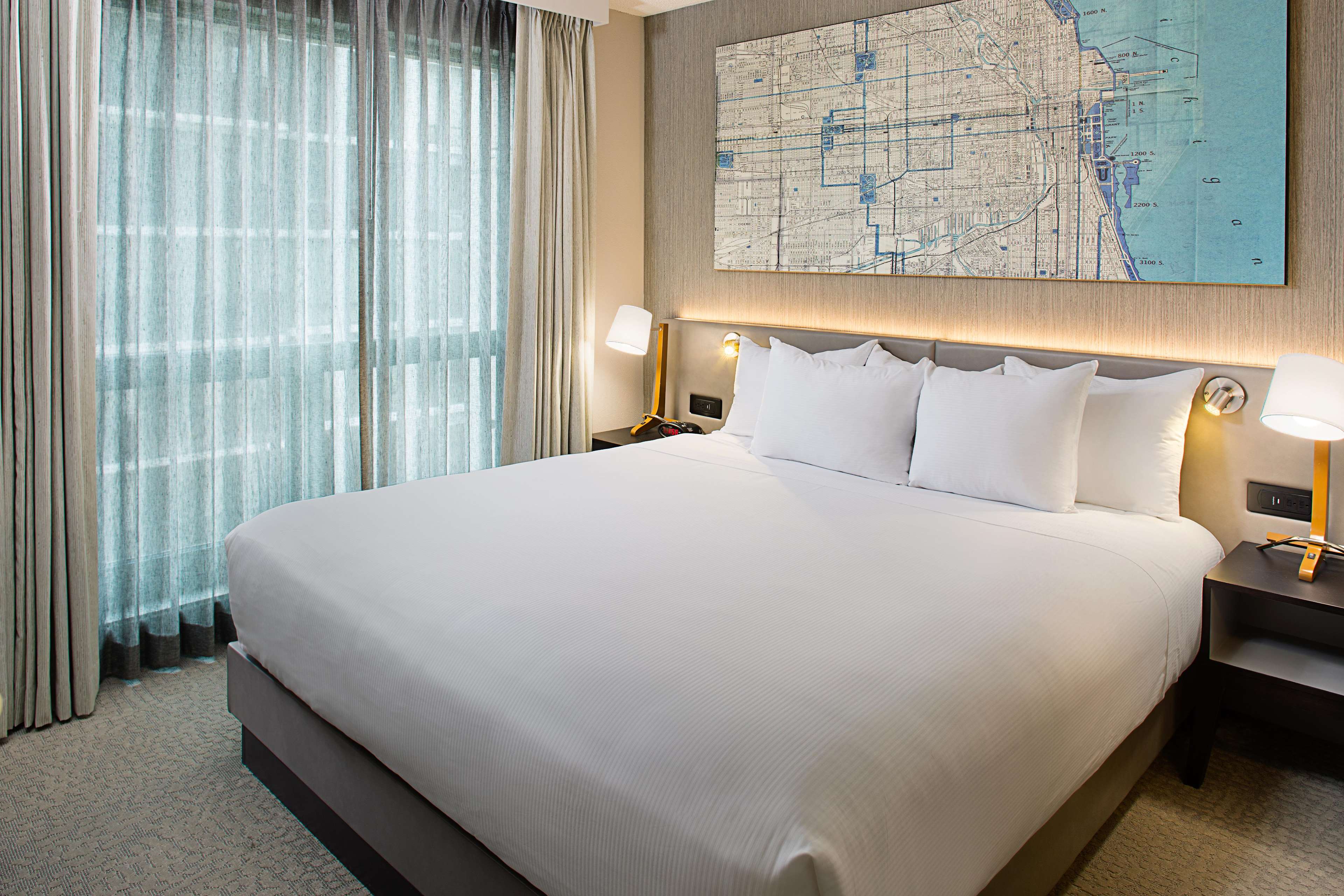 Hilton Chicago/Magnificent Mile Suites Photo