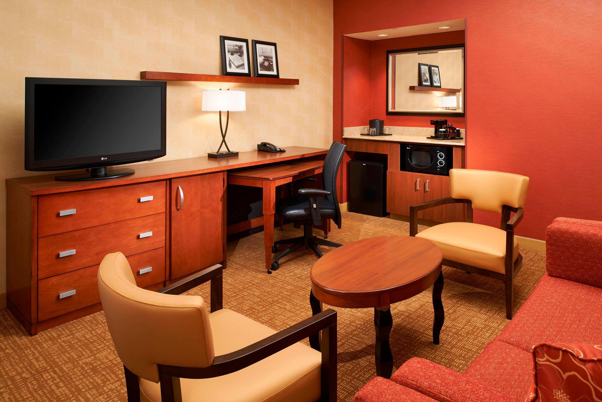 Courtyard by Marriott Chicago Naperville Photo