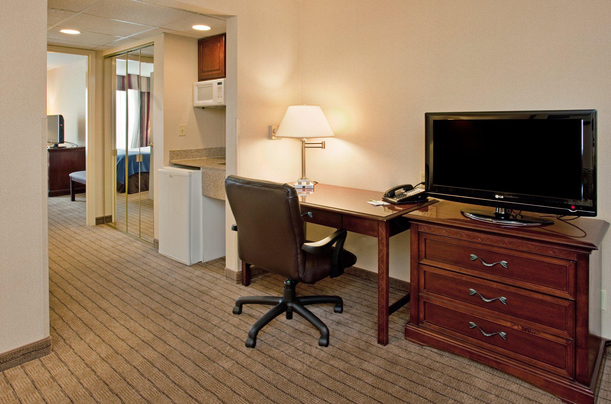 Holiday Inn & Suites Overland Park-Conv Ctr Photo