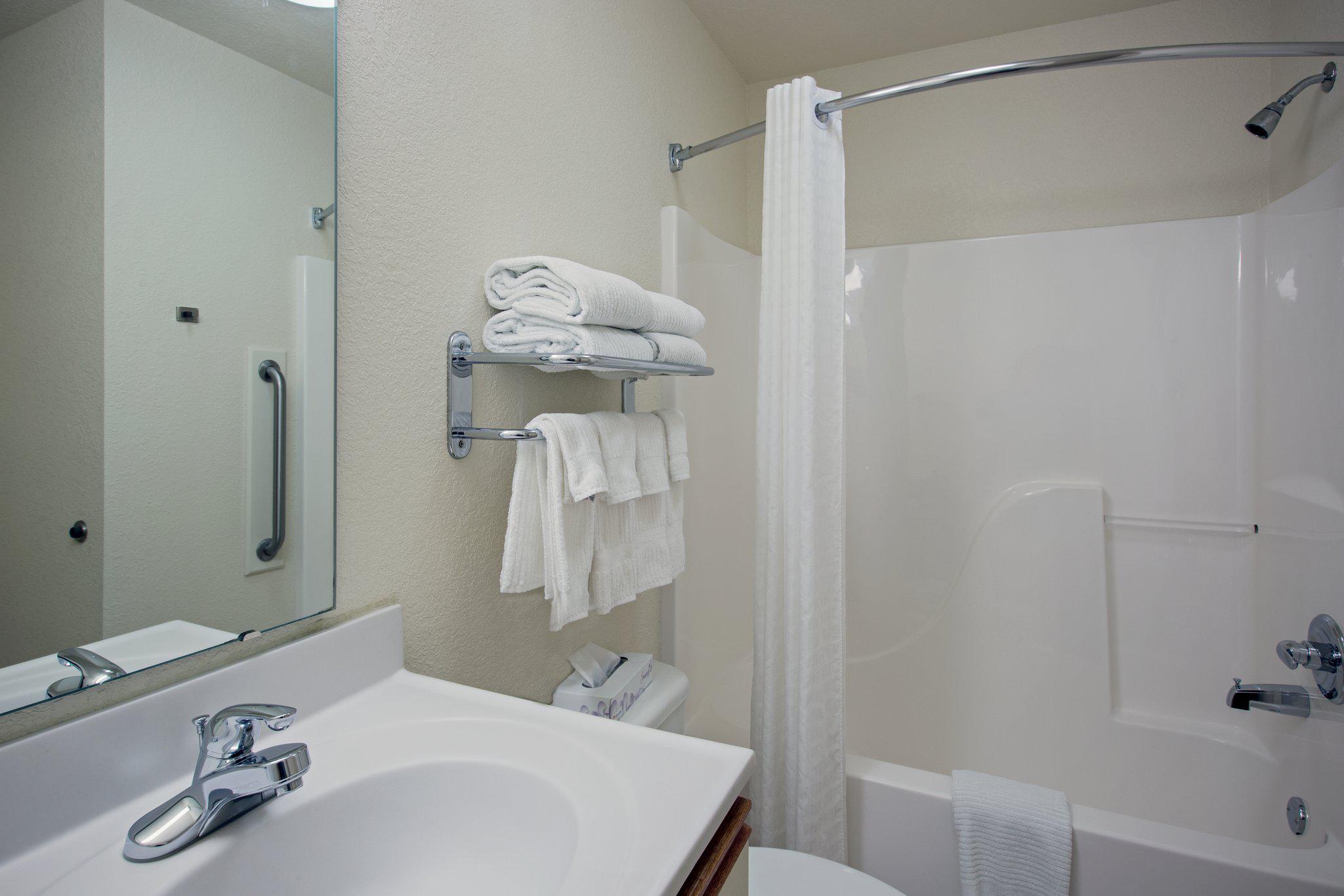 Candlewood Suites Appleton Photo