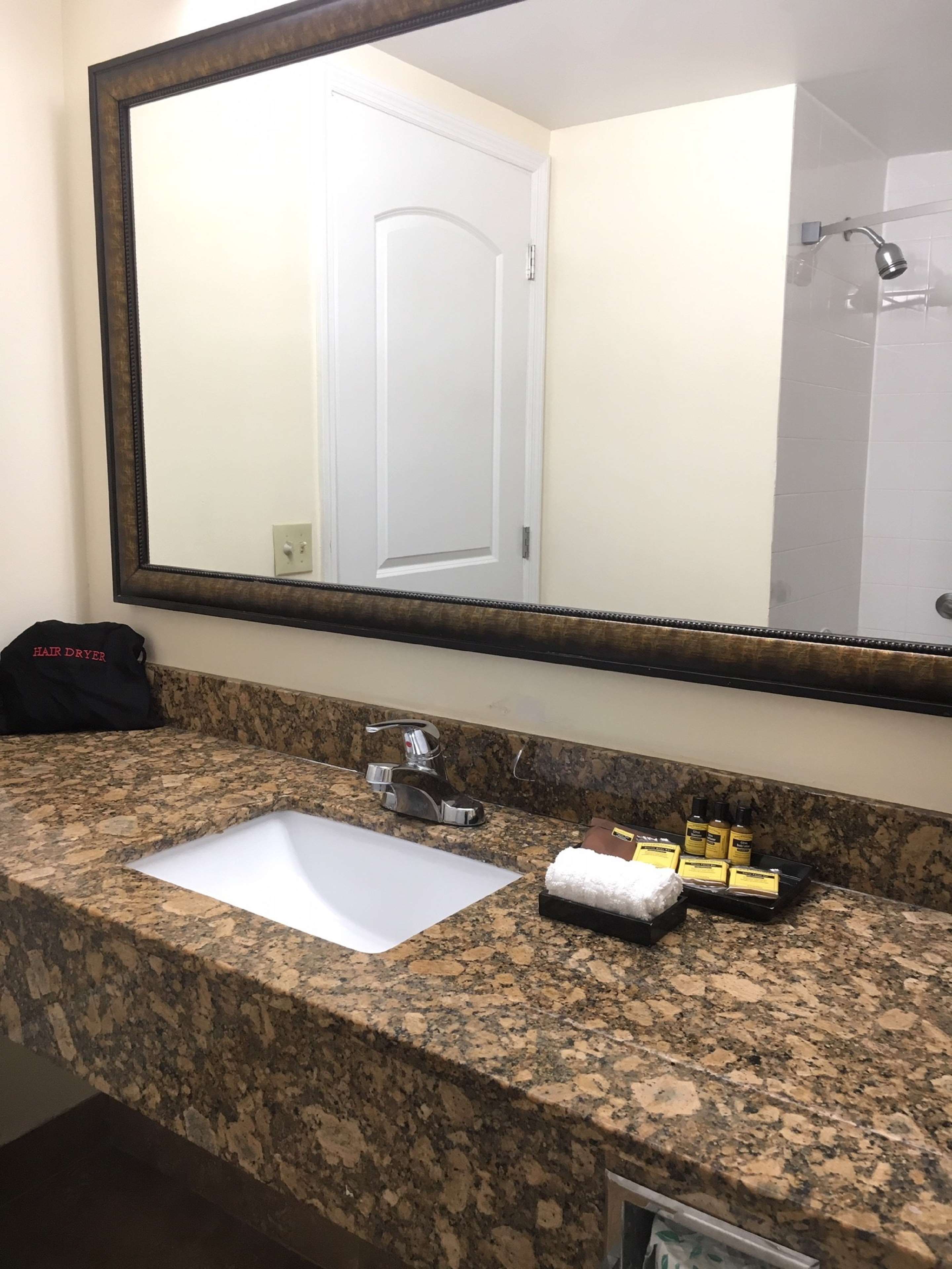 Best Western Plus Universal Inn Photo