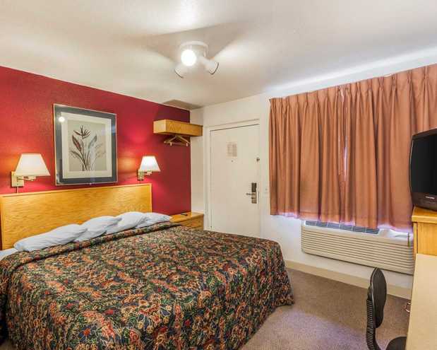Images Rodeway Inn & Suites