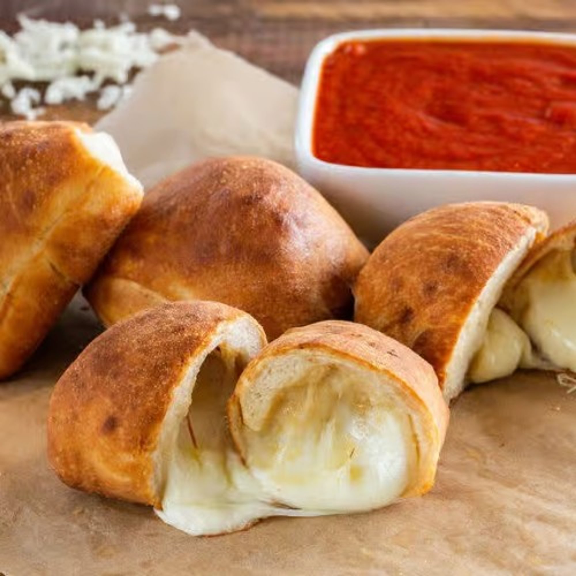 Garlic Cheese Rolls (4) with Marinara