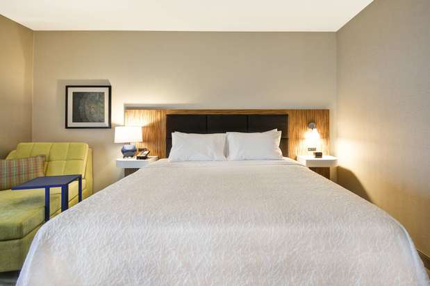 Images Hampton Inn & Suites Detroit/Warren