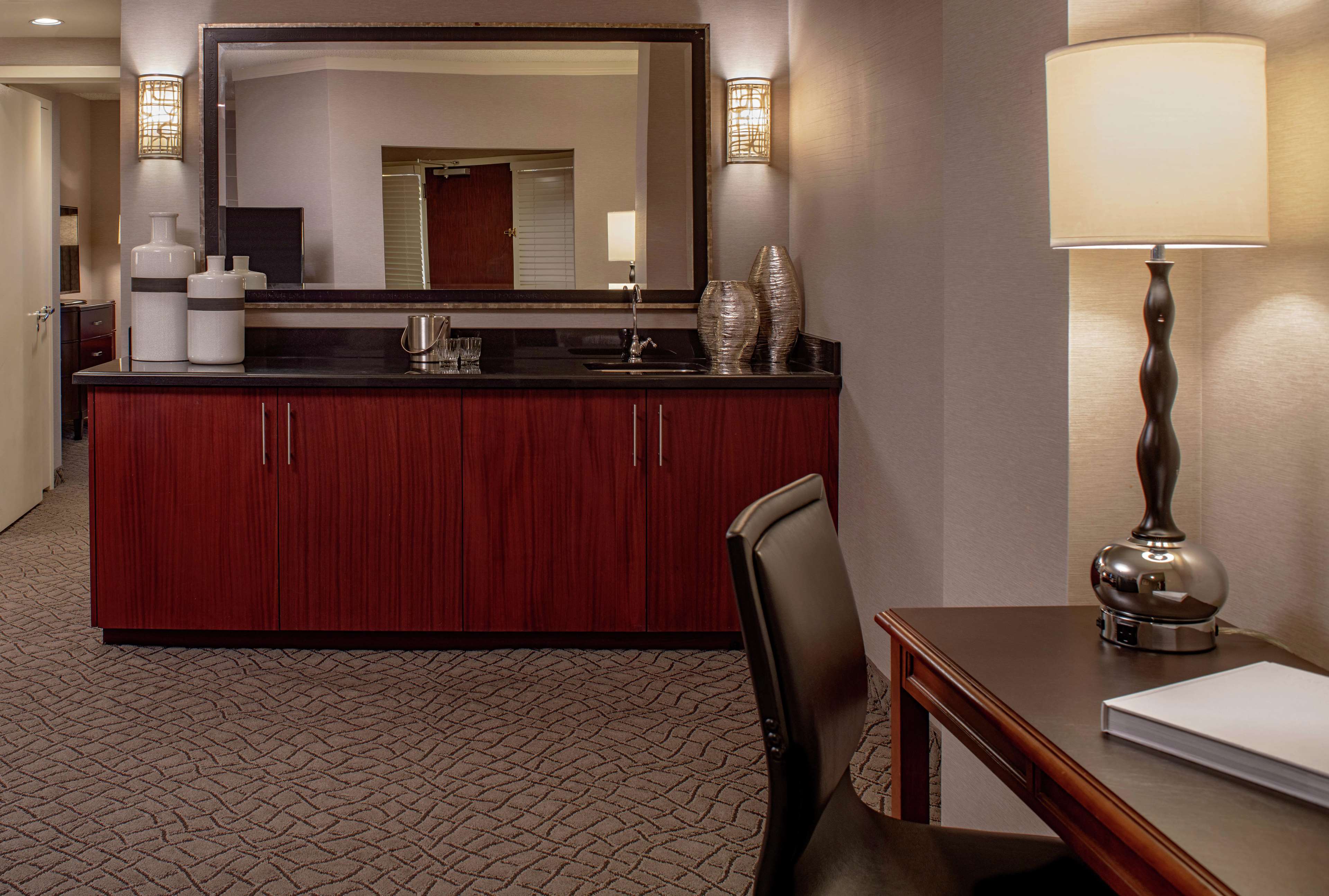 DoubleTree Suites by Hilton Hotel Salt Lake City Downtown Photo