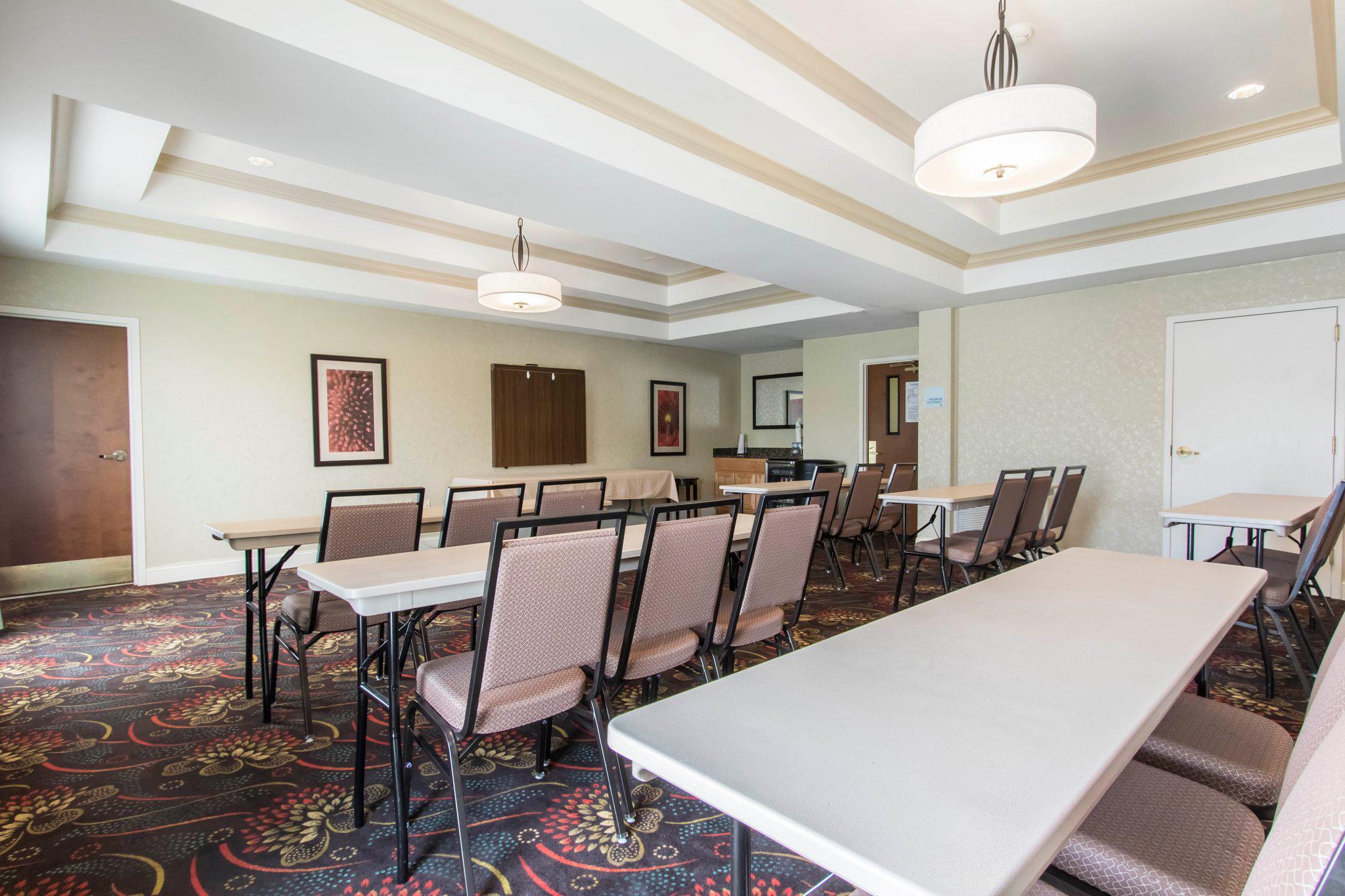 Holiday Inn Express & Suites Cullman Photo