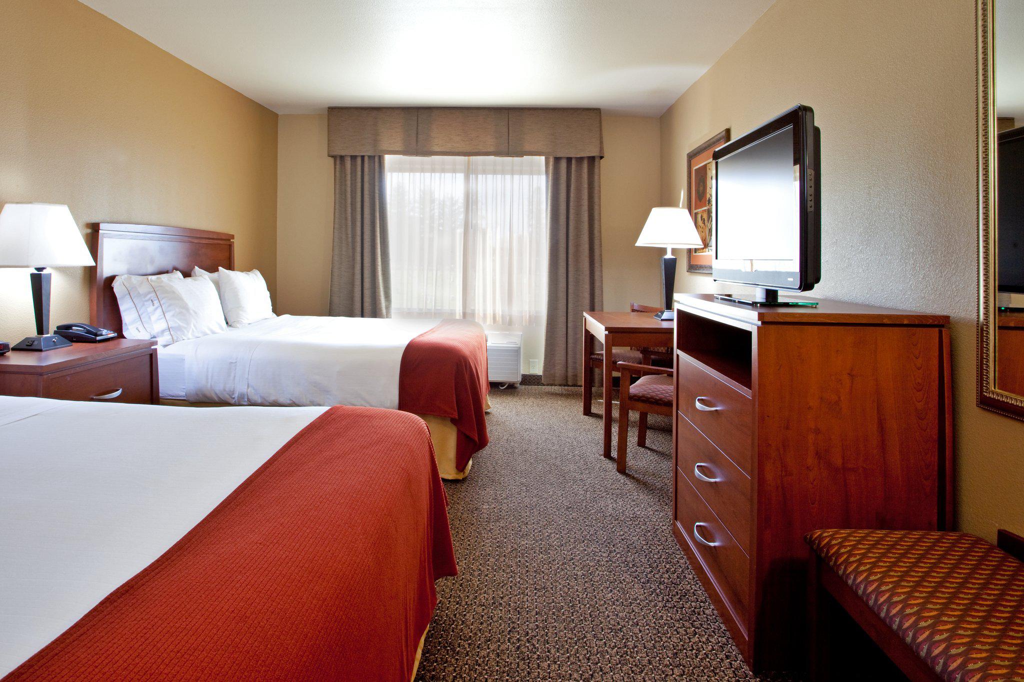 Holiday Inn Express & Suites Lewisburg Photo