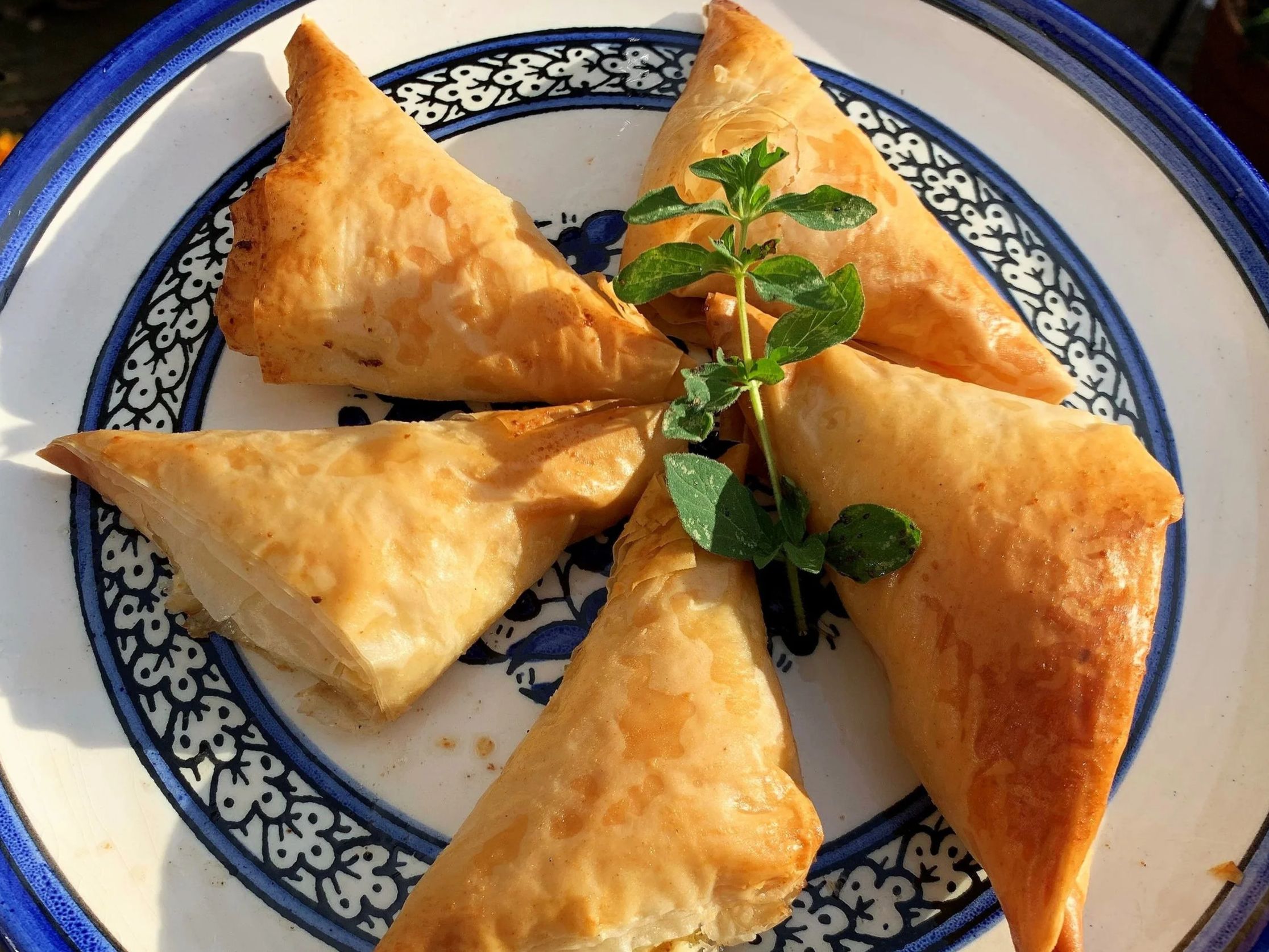 Tiropitakia (6) Cheese Triangles