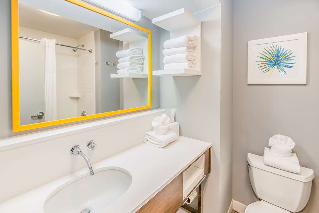 Hampton Inn Pensacola Beach Image