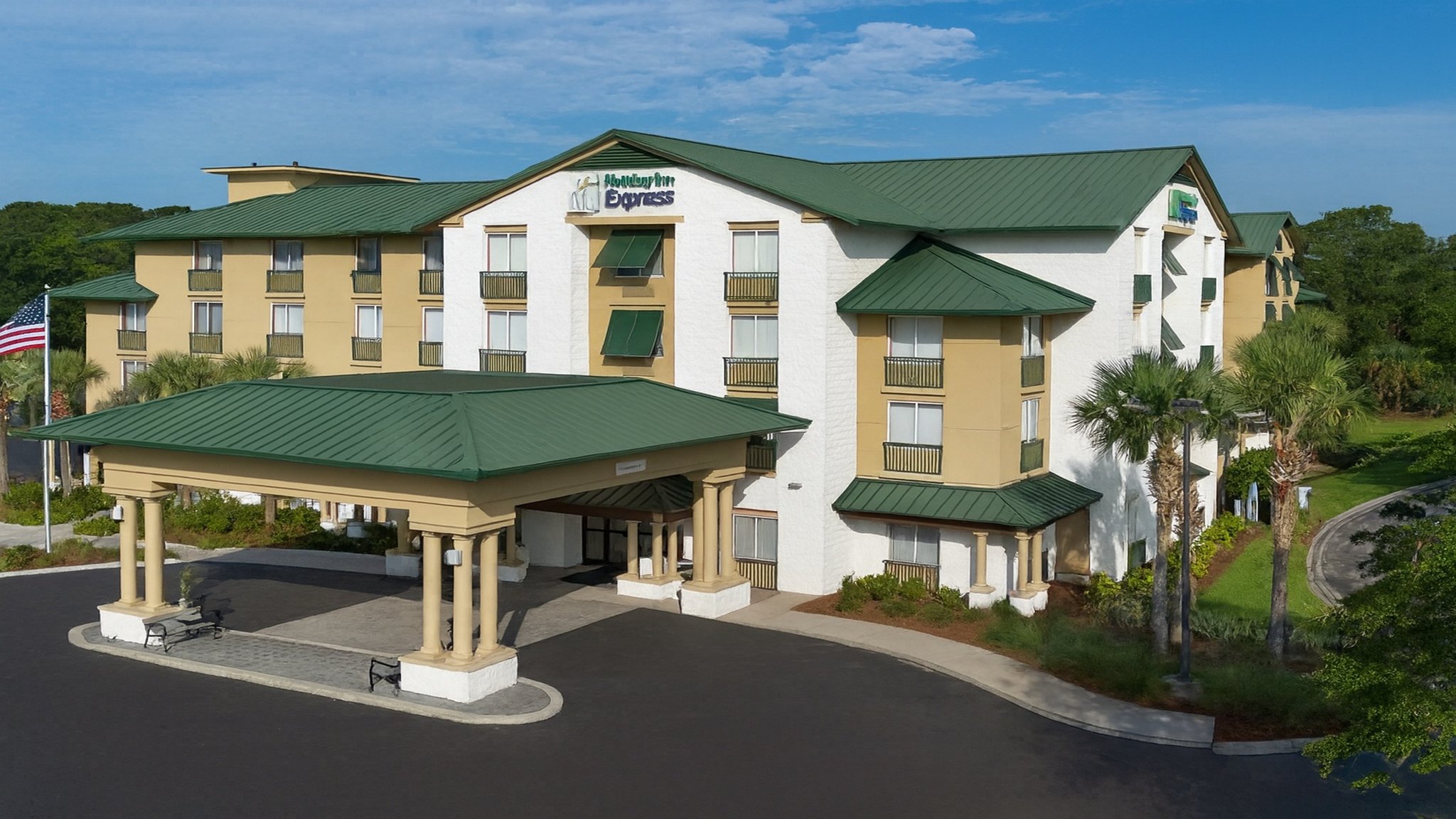 Holiday Inn Express & Suites Bluffton @ Hilton Head Area by IHG Image