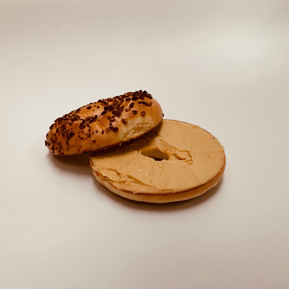 Bagel + Hummus.
