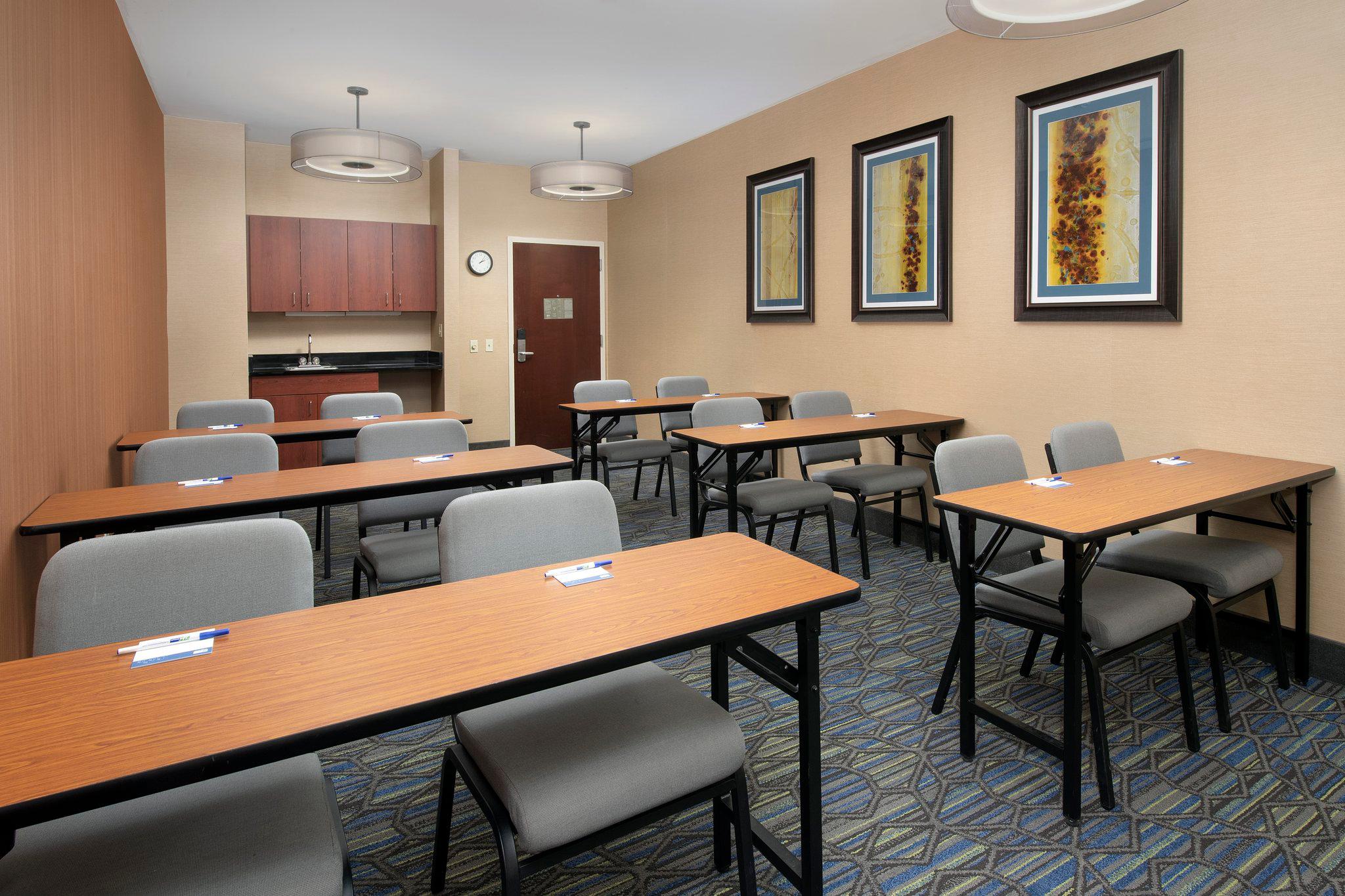 Holiday Inn Express & Suites Chambersburg Photo