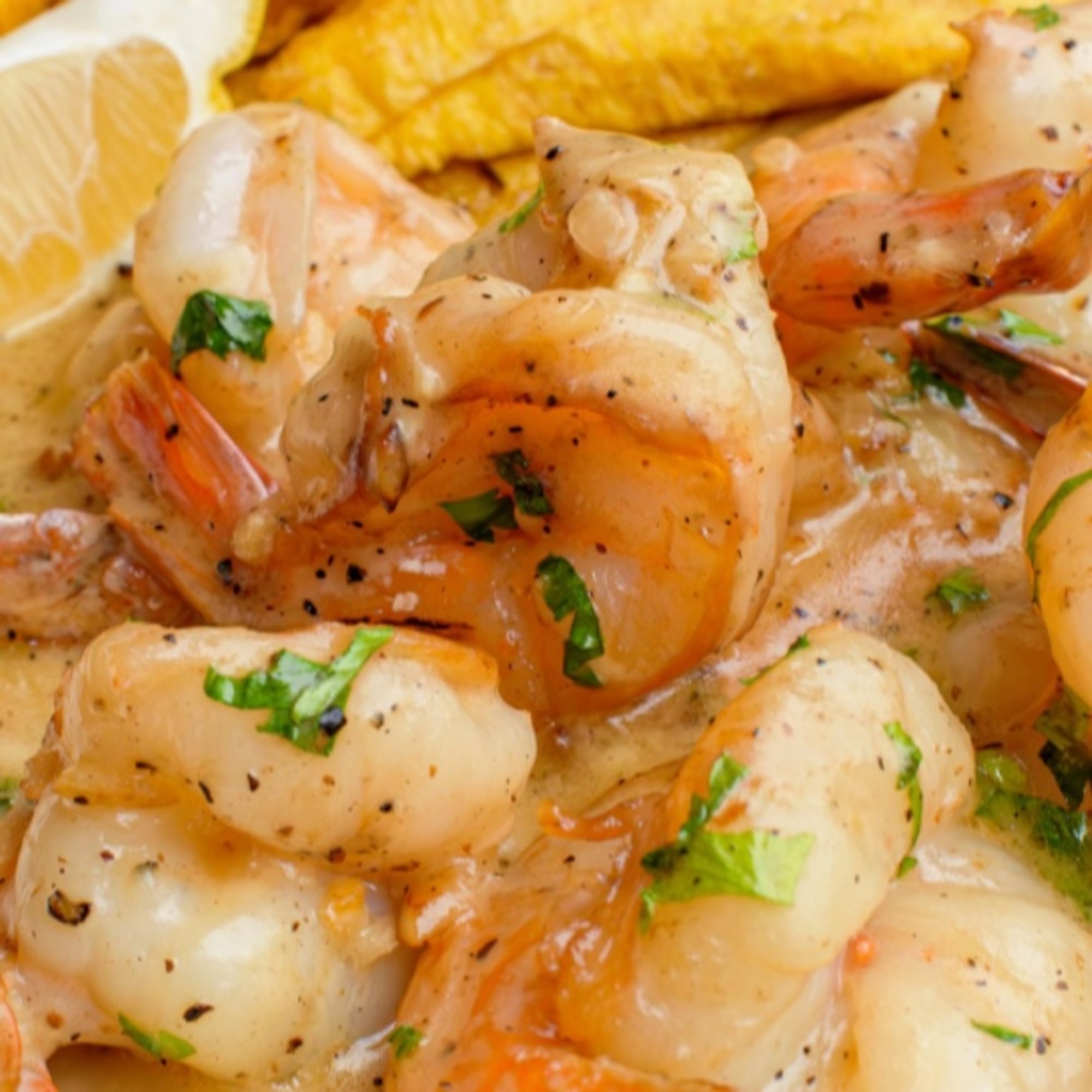 Camarones con Tostones (Shrimp with Fried Green Plantains)