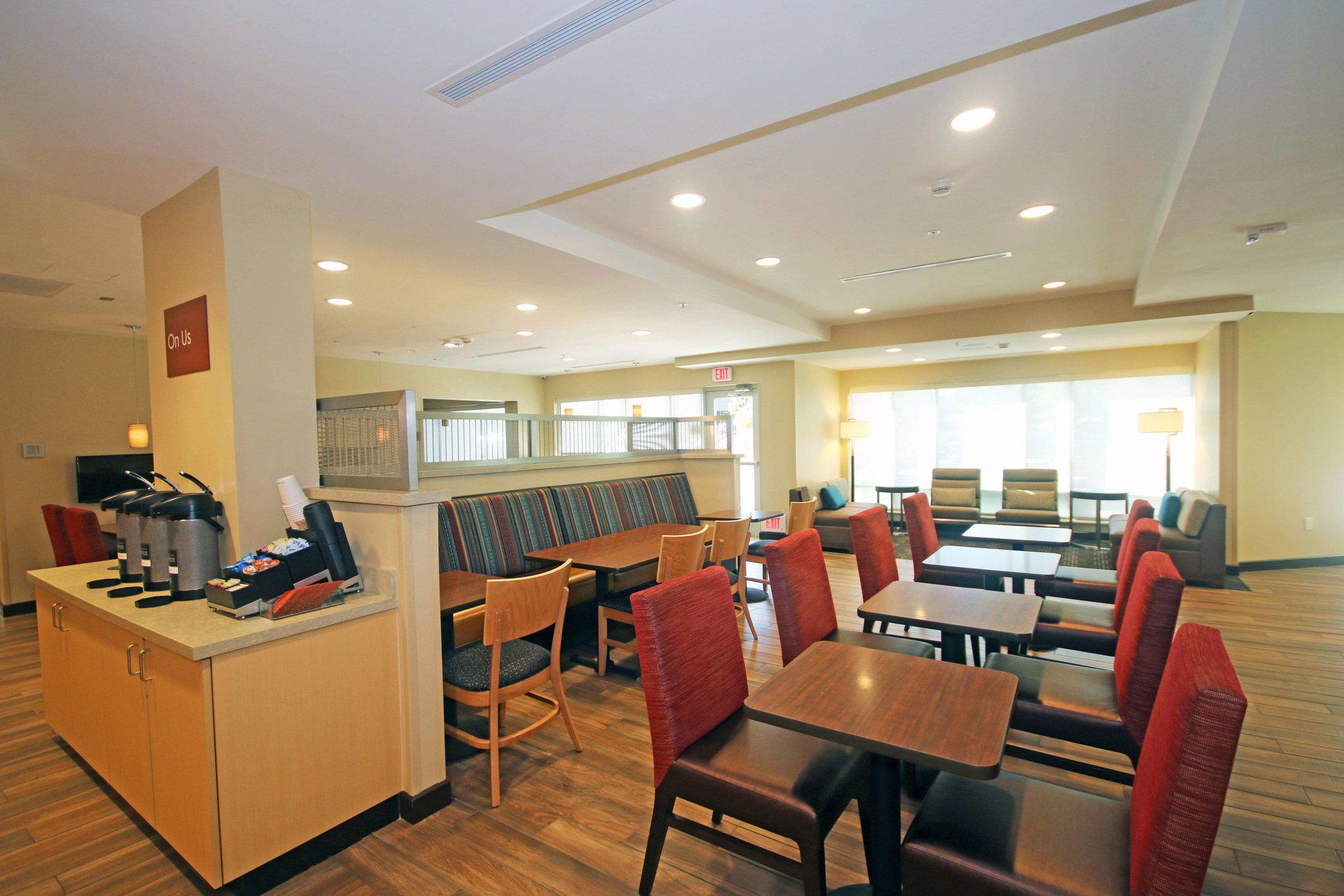 TownePlace Suites by Marriott Charleston-North Charleston Photo