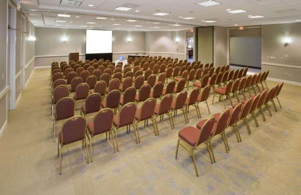 Images Embassy Suites by Hilton Detroit Troy Auburn Hills