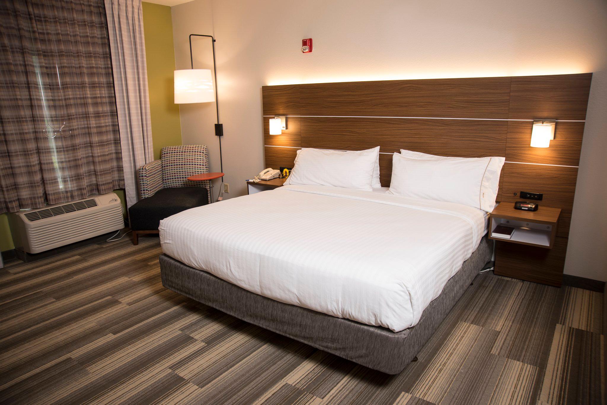 Holiday Inn Express & Suites Lexington-Downtown/University Photo