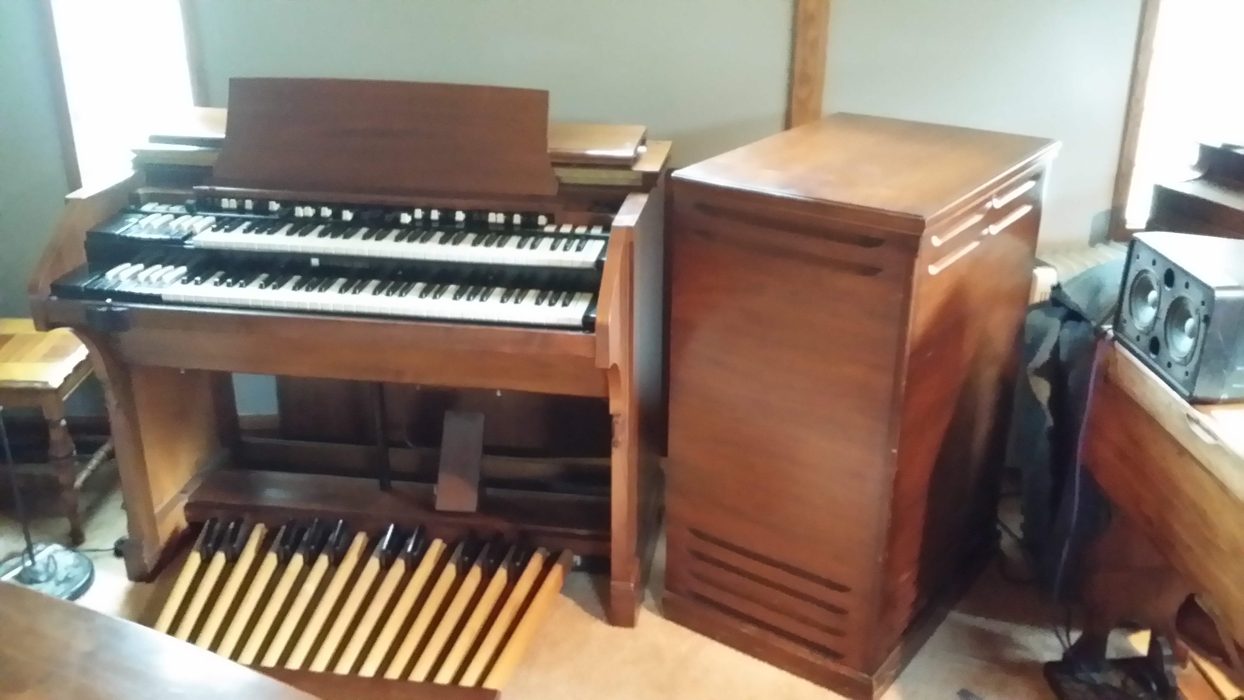 Santee's Organ Service Photo