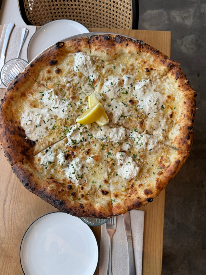 CLAM PIZZA